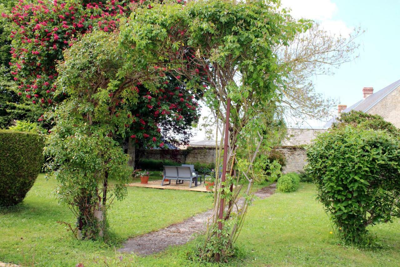 Safraniere De La Venelle Du Moulin Bed & Breakfast Jort Luaran gambar